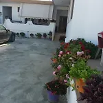 Leonardi Πανσιόν